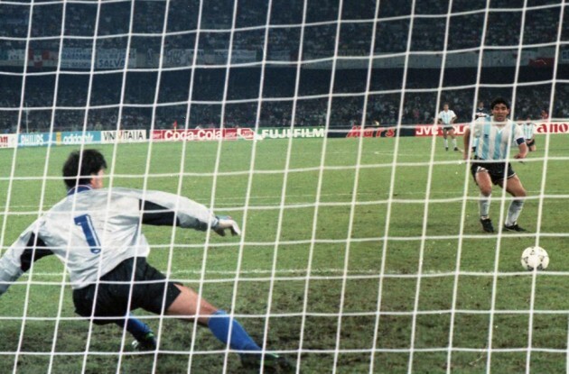 باور نکردنی: روح مارادونا در زمین بازی با هلند