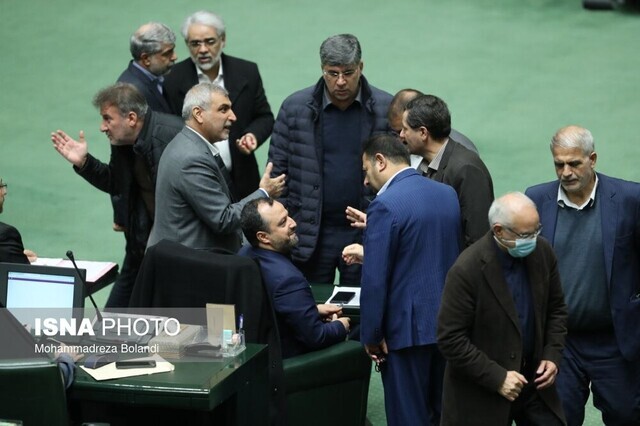 توضیحات وزیر اقتصاد و رییس بانک مرکزی درباره ارز در مجلس