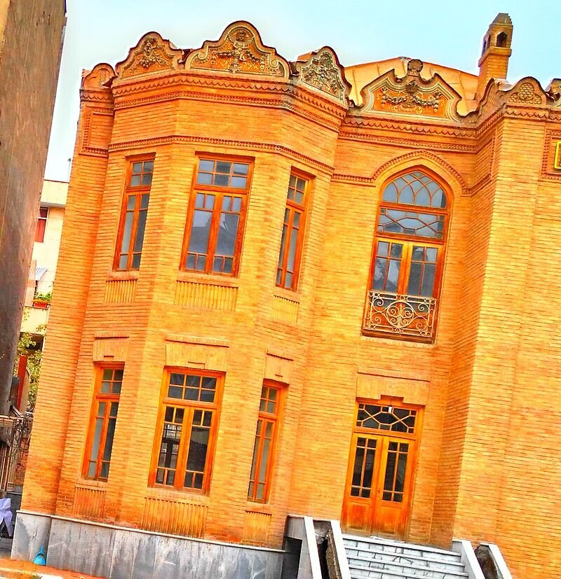 معماری عجیب خانه صالح؛ تماشای این عمارت فرنگی را از دست ندهید