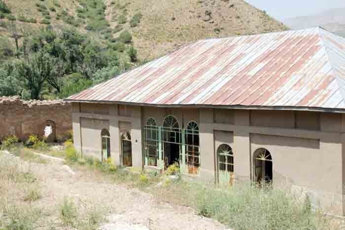 نخستین بار، آش معروف شاه در این کاخ پخته شد
