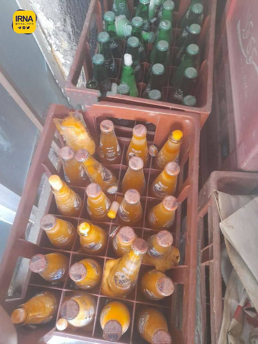 (عکس) ترکیدن شیشه‌های نوشابه از سرما در تربت جام!