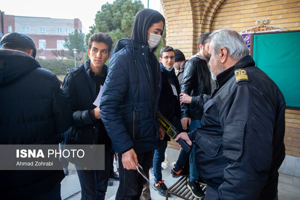 (تصویر) نحوه تفتیش بدنی داوطلبان کنکور سراسری