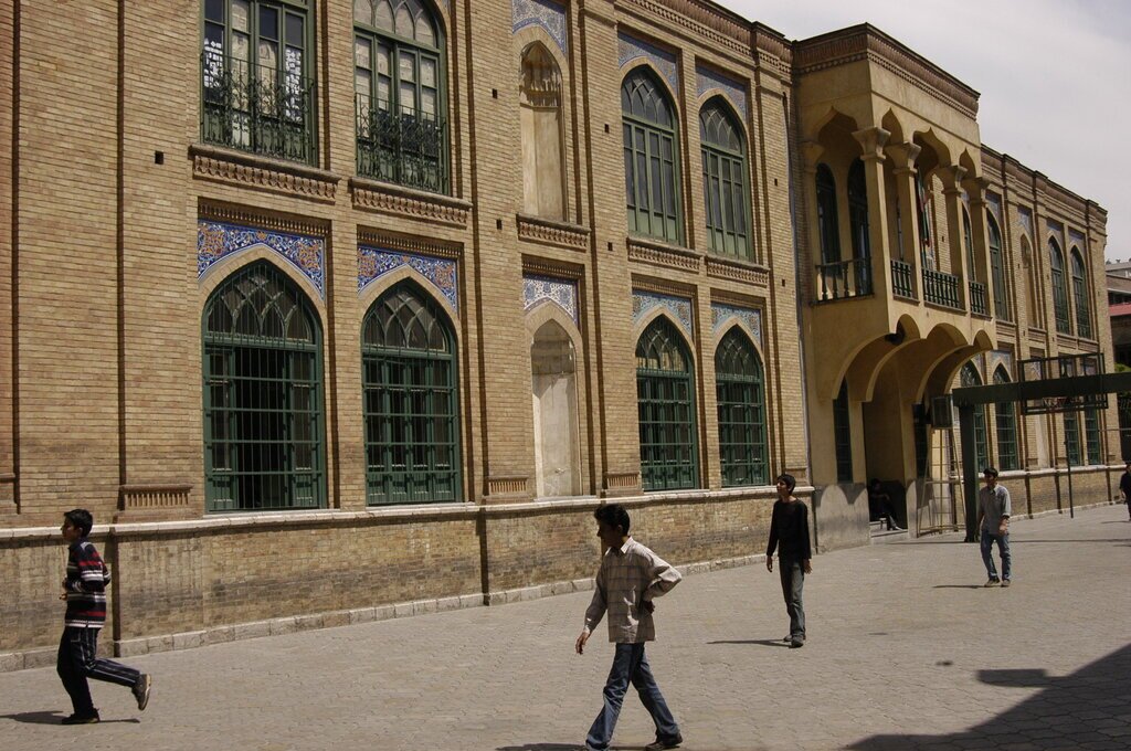 دبیرستان بهرام