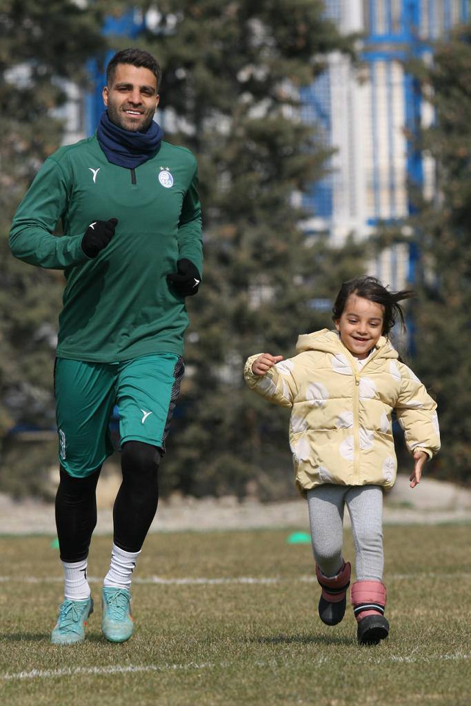 (عکس) مهمان ویژه تمرین امروز استقلال