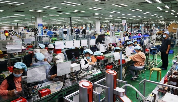 آیا دوره آیفون «ساخت هند» آغاز می‌شود؟ / آغاز عصر آیفون «ساخت هند»/ تغییر جهت اپل از دومین اقتصاد بزرگ جهان به سومین اقتصاد بزرگ آسیا//ترجمه