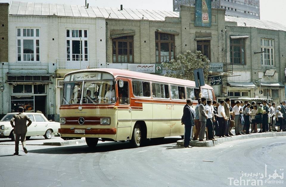 (عکس) وقتی مردم تهران همیشه در صف اتوبوس بودند