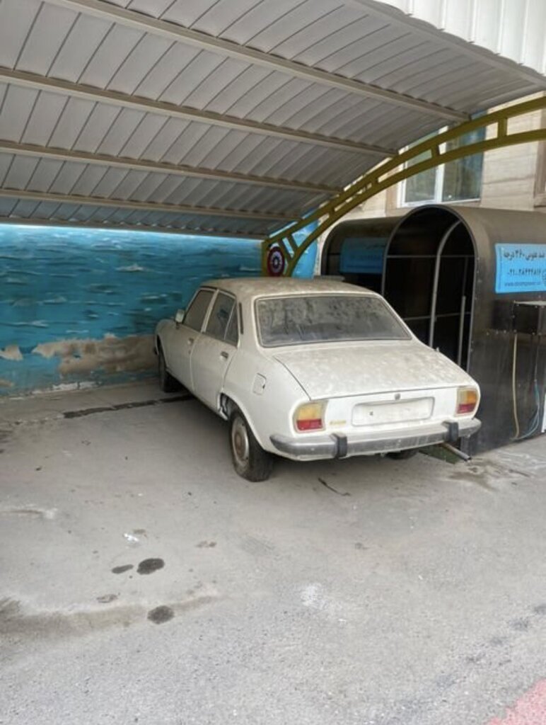 (تصاویر) ماشین احمدی‌نژاد در پارکینگ بهزیستی چه می‌کند؟