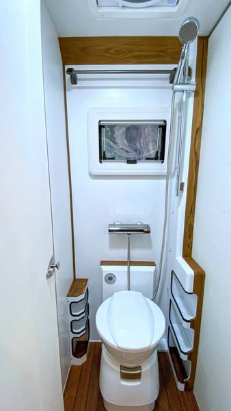 (تصاویر) معرفی کمپر دانگ فنگ واریور؛ این غول چهارچرخ چینی یک هتل متحرک است