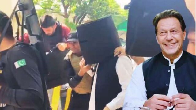 تصویر جنجالی عمران خان با کلاه‌خود عجیب و ضدگلوله