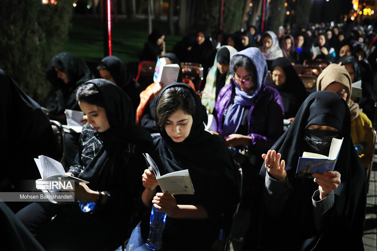 (عکس) زنان و دخترانی که با چهره‌های گوناگون به مراسم «احیا» رفتند