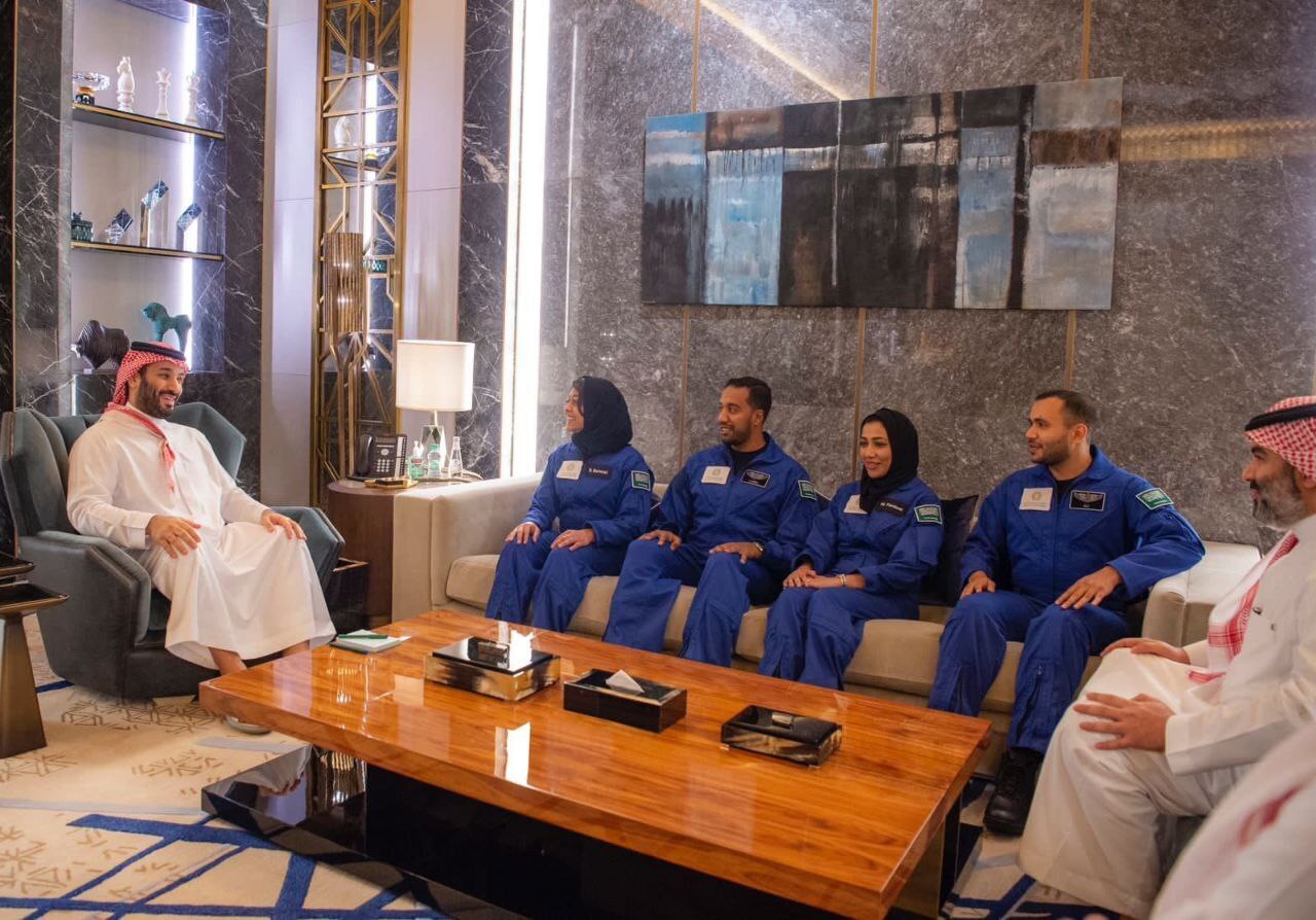 (تصویر) دیدار فضانوردان سعودی با محمد بن سلمان