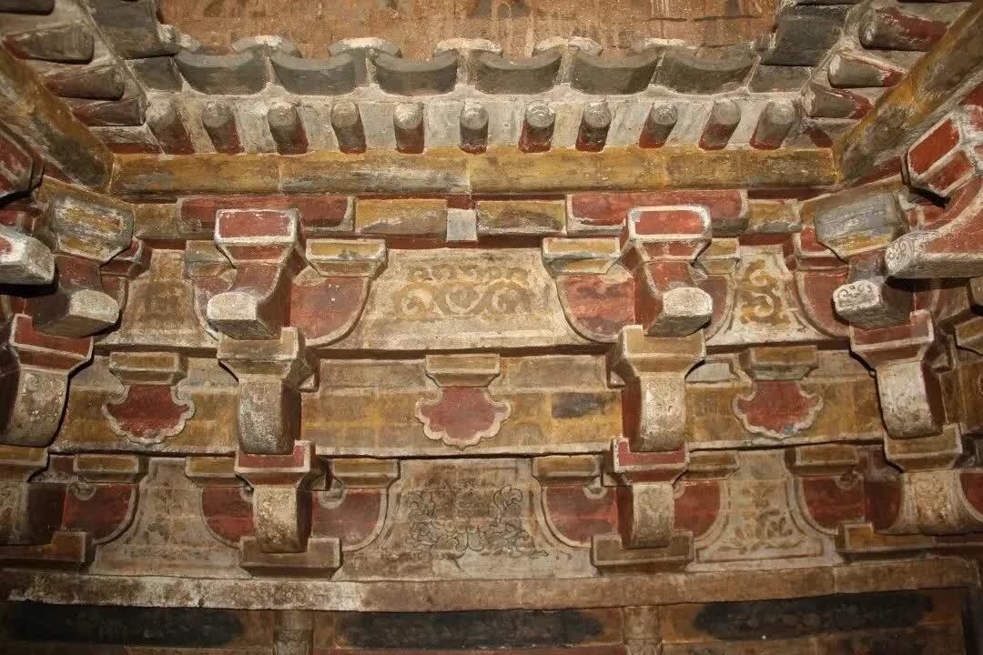 (تصاویر) کشف نقاشی‌های زیبا در مقبرۀ هزارسالۀ چینی