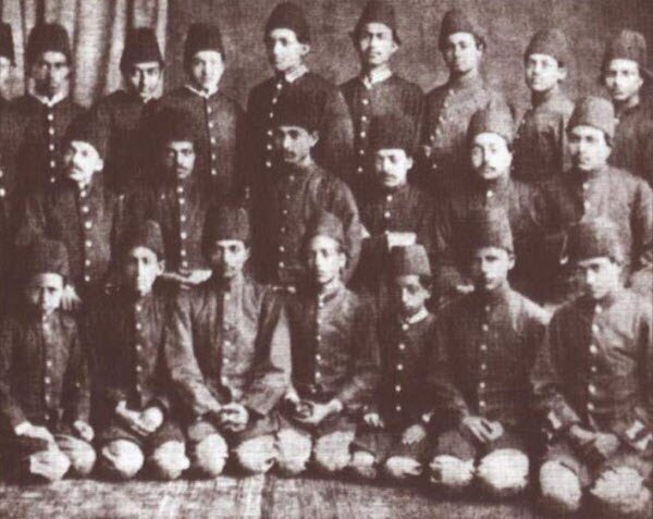 عکس‌هویت/ نخستین دانشجویان پزشکی دارالفنون را ببینید/تدریس عملی در خانه بیماران انجام می‌شد