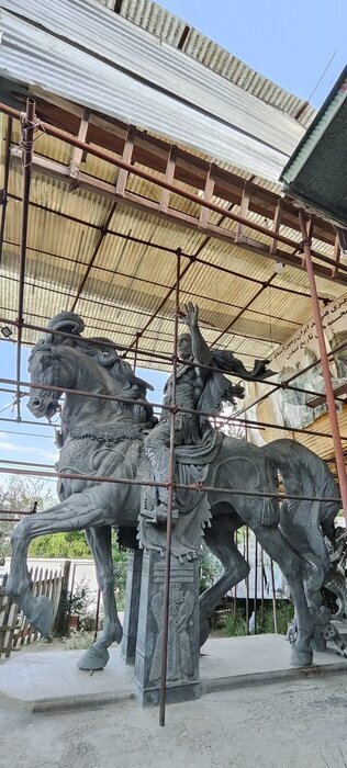 مجسمه کوروش کبیر