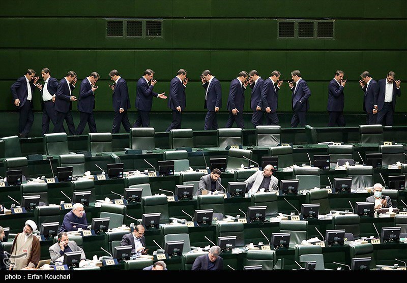 تصاویر عجیب از صحن علنی مجلس