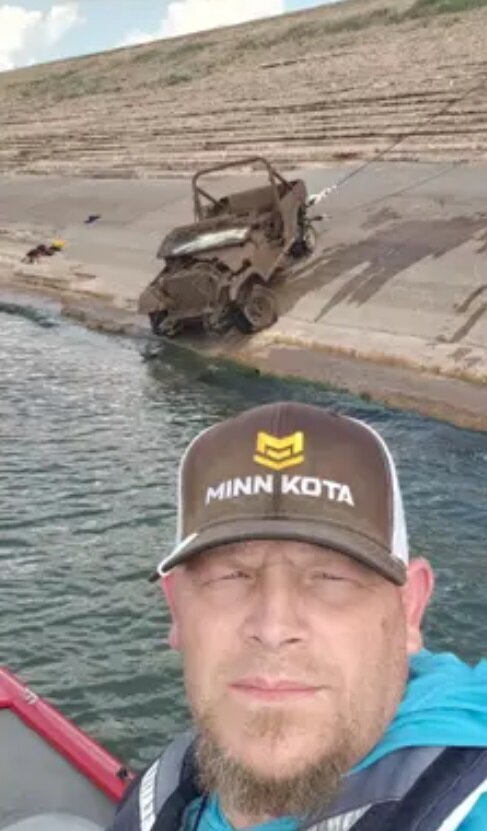 (عکس) این ماهیگیر به‌جای ماهی، جیپ مدل ۱۹۸۳ صید کرد