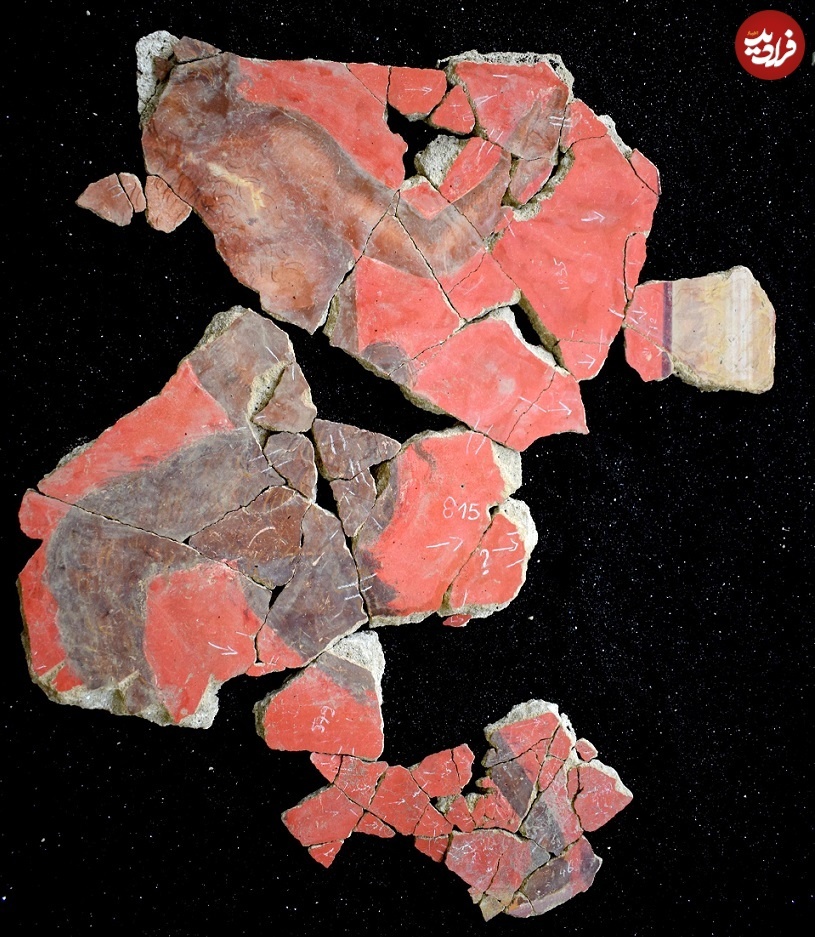 (تصاویر) کشف یک خانۀ ۲ هزارساله و پر از «نقاشی» در زیر کارخانۀ بلورسازی