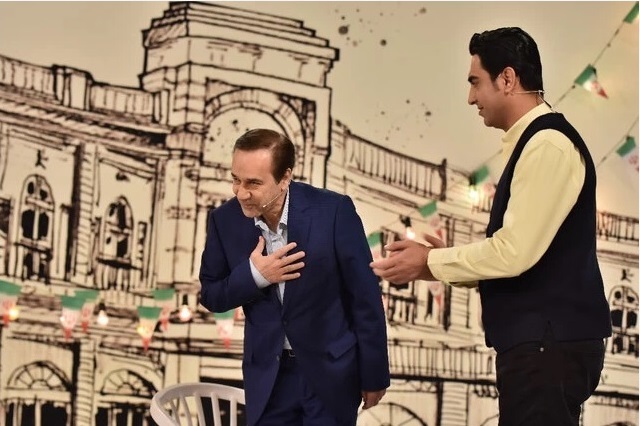 (تصاویر) خواننده خوش تیپ و قیافه ”کی بود کی بود که پرسید، تو دلهاتون چی دارید…” تلویزیون دهه ۶۰ در آستانه ۵۰ سالگی!