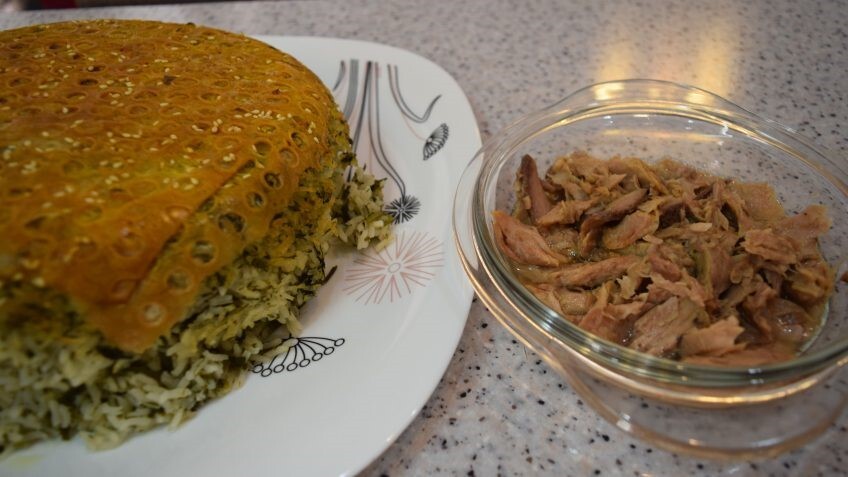 سبزی پلو با ماهی به همراه ته دیگ
