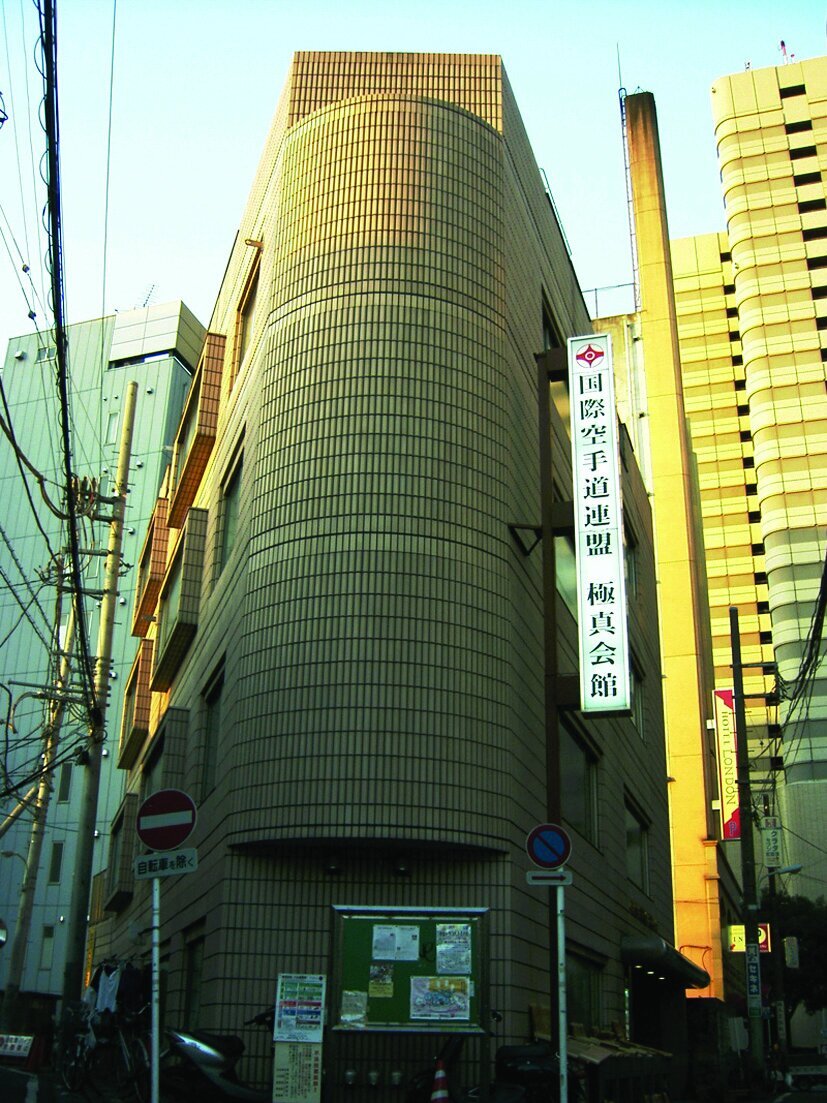 (تصاویر) قوی‌ترین مشت دنیا؛ این مرد با دو مشت گاوهای وحشی را می‌کشت