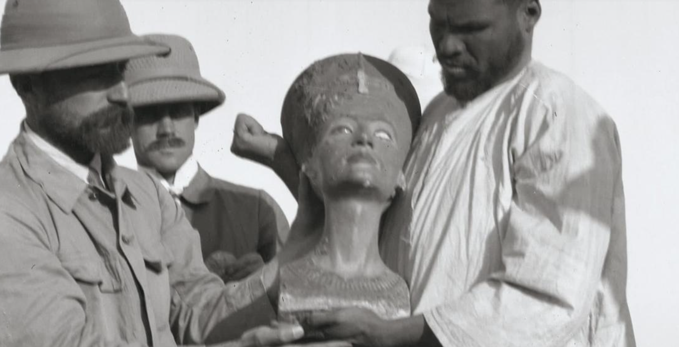 این زن زیبا و مرموز مصر باستان هنوز هم جذاب است؛ چرا؟