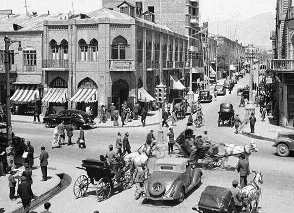 تهران به روایت نواده مظفرالدین شاه/ ماجرای جالب اولین آدامسی که دست تهرانی‌ها رسید/ روایت قحطی، بیکاری و دولت وابسته در حمله متفقین به ایران