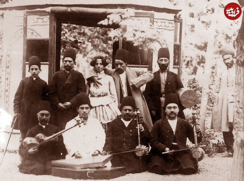 «اسمال بزّاز»