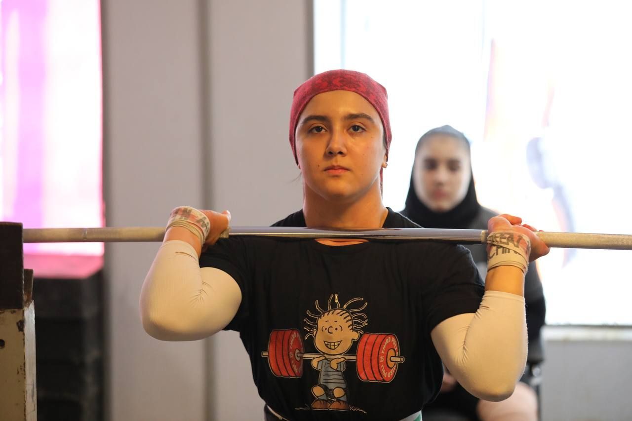 اولین حضور همزمان خواهران دوقلوی وزنه بردار در آسیا