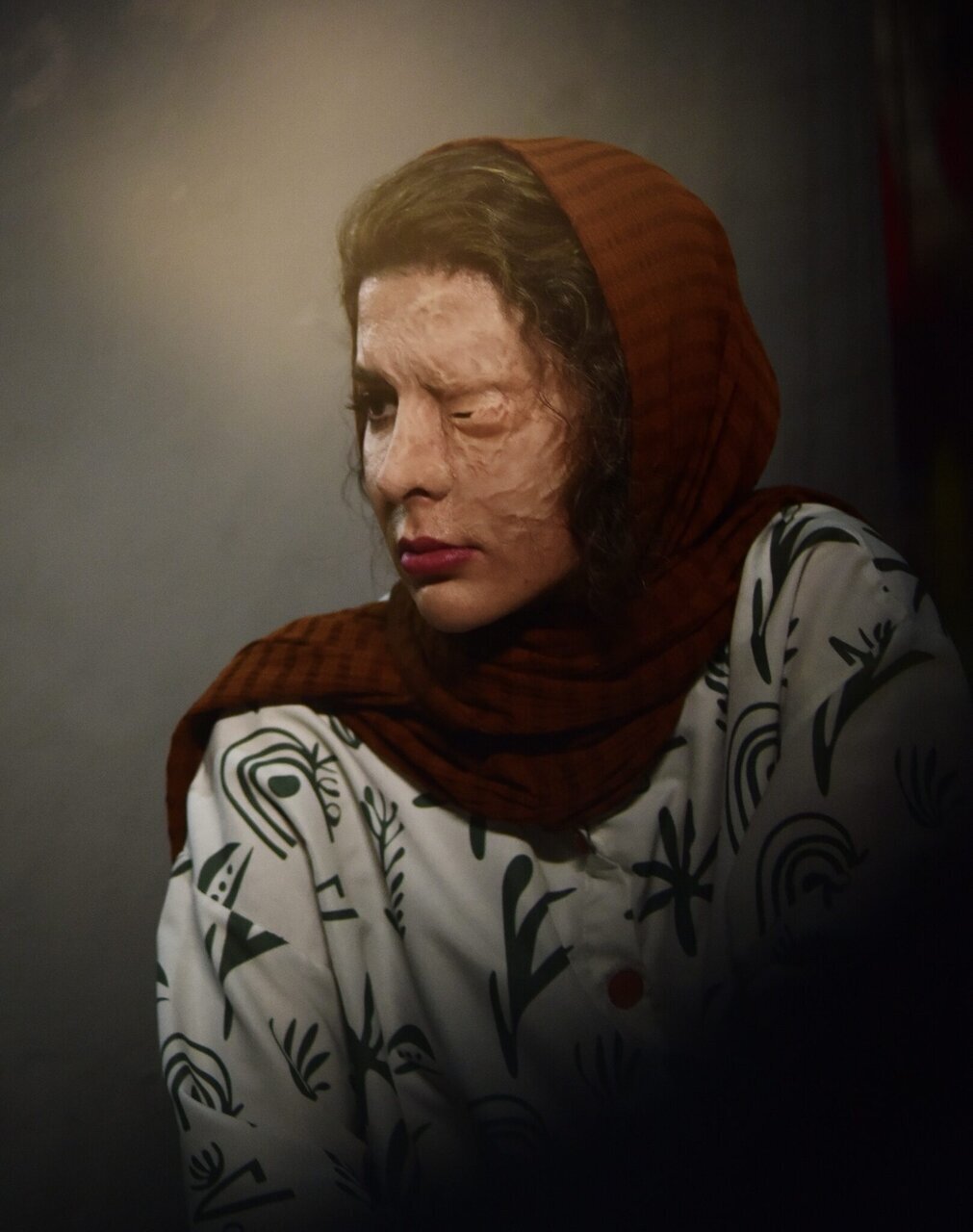 (تصویر) خانم بازیگر در این فیلم نصف صورت ندارد؛ گریم عجیب او را ببینید