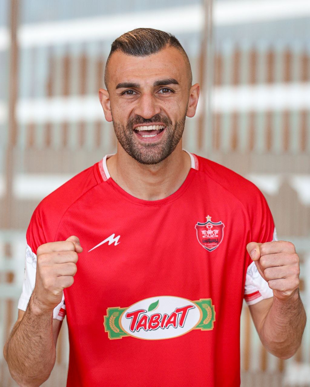 (عکس) اولین تصاویر سردار دورسون در لباس پرسپولیس