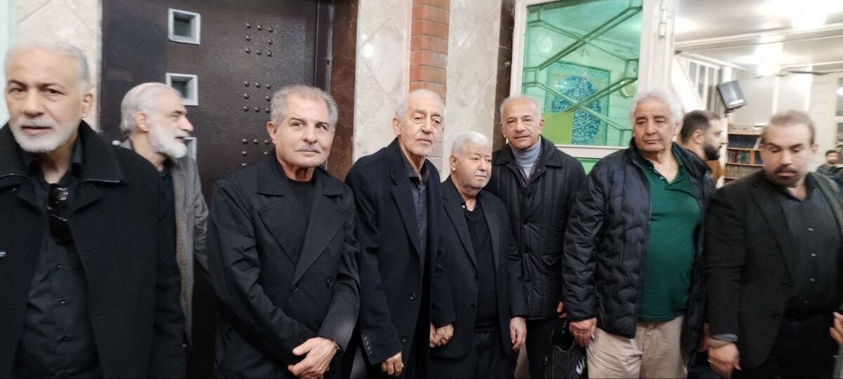 (عکس) چهره‌های مشهور در مراسم ترحیم برادر محمد دادکان
