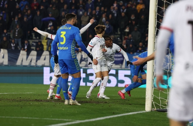 ۲ گل ۱۰ نفره؛ برد درخشان میلانی‌ها مقابل امپولی
