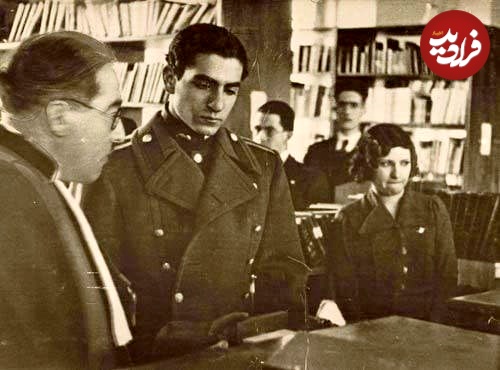 (عکس) سفر به تاریخ؛ بازدید محمدرضا پهلوی از کتابخانه دانشگاه تهران؛ سال 1316
