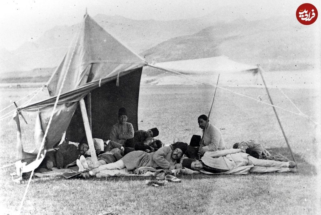 (تصاویر) اردوی سلطنتی در دماوند و کتابخوانی لب رودخانه