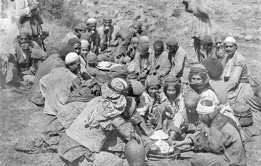سفره ایرانیان باستان چگونه بود؟؛ از کباب بره تا شمع و شهد