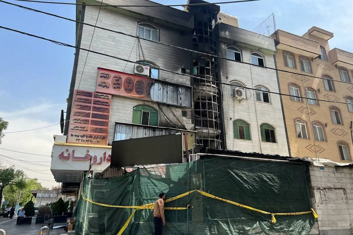 مردن از ترس مرگ؛ این درمانگاه جزو ساختمان‏‌های پُرخطر منطقه ۱۵ است که سال گذشته هم دچار آتش‌‏سوزی شده بود