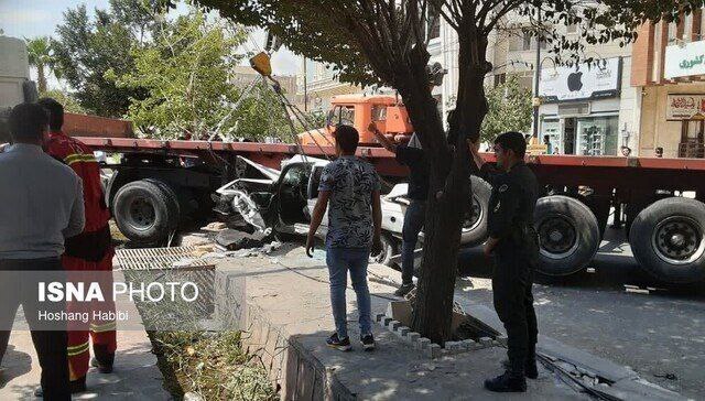 (تصاویر) زیر گرفتن طلبکار با تریلی در بلوار قائم سمنان