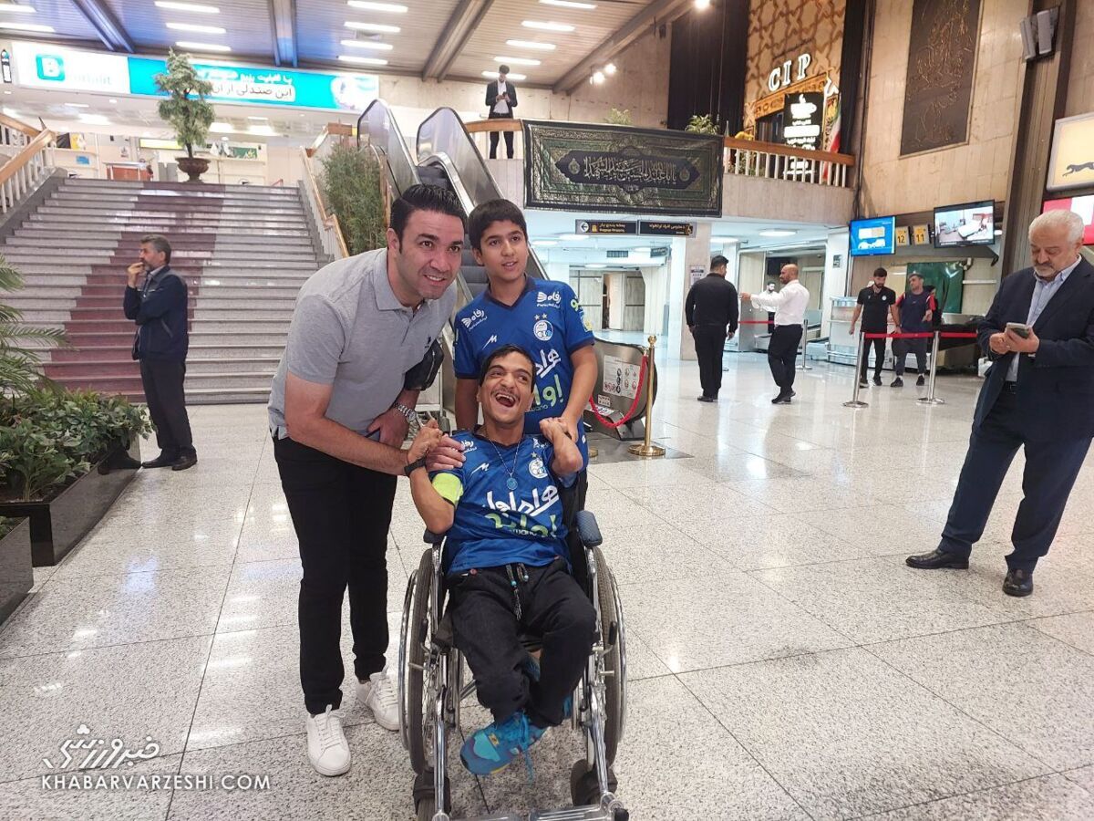 (عکس) هدیه ویژه نکونام و چشمی به هوادار خاص استقلال