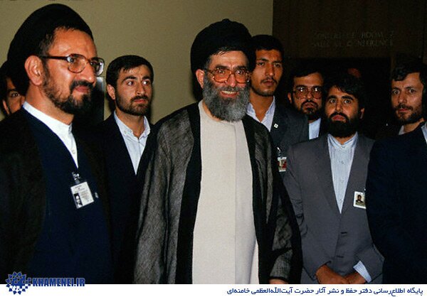همراهان آیت الله خامنه‌ای در سفر به سازمان ملل چه کسانی بودند؟ / بهزاد نبوی، رجایی را تنها نگذاشت + عکس