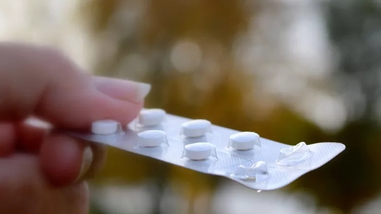 ۱۰ دارویی که هیچوقت نباید همراه با نوشیدن قهوه مصرف کنید