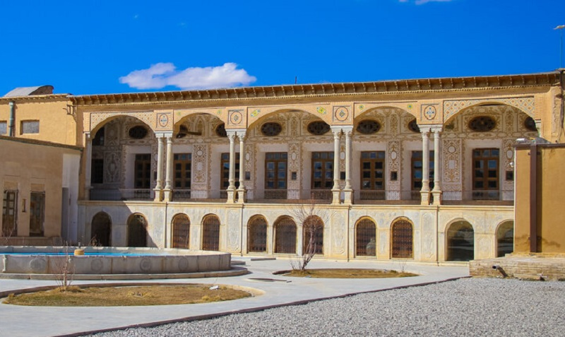 قلعه چالشتُر شهرکرد؛ نمادی از تلفیق معماری و حجاری///تصاویر اضافه شود