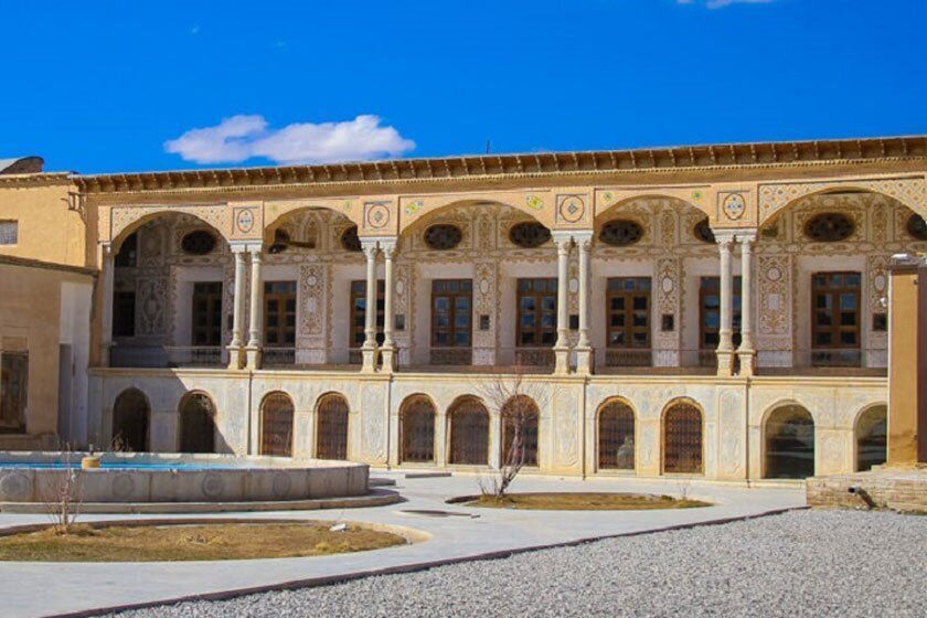 قلعه چالشتُر شهرکرد؛ نمادی از تلفیق معماری و حجاری///تصاویر اضافه شود