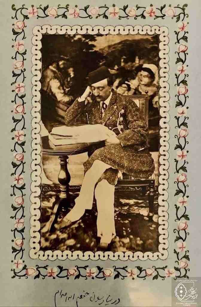 (عکس) عکس جالب از ناصر الدین شاه قاجار که کار اینفلوئنسر‌ها را انجام می‌داد