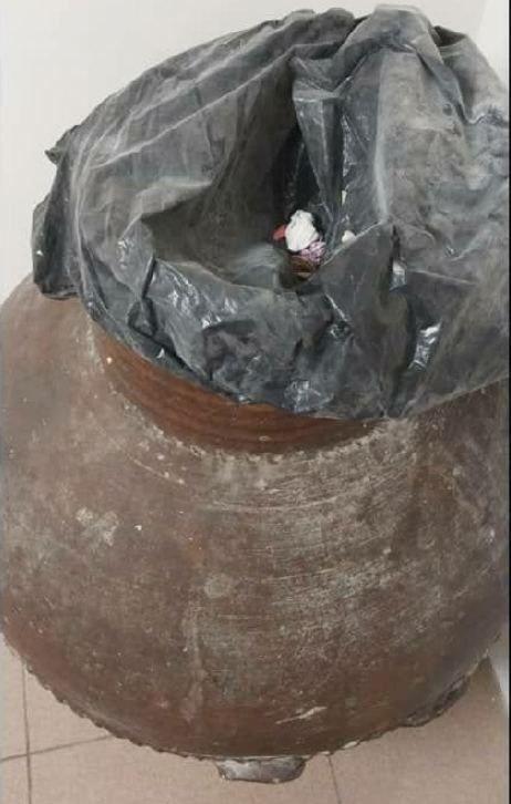 استفاده از یک خمره باستانی به عنوان سطل آشغال در موزه رشت!
