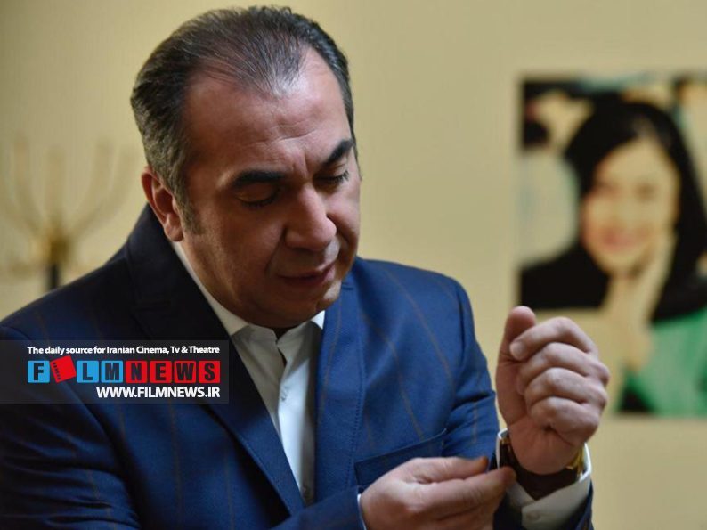 نگاهی به بازی سیامک انصاری در نقش میرزا محمود زنبورکچی سریال «شبکه مخفی زنان» | دیگر به دوربین زل نزن
