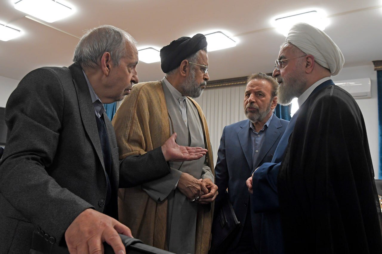 جدیدترین تصاویر از جلسه حسن روحانی و دولتمردانش/ از خنده‌های جهانگیری تا گعده‌های چند نفره