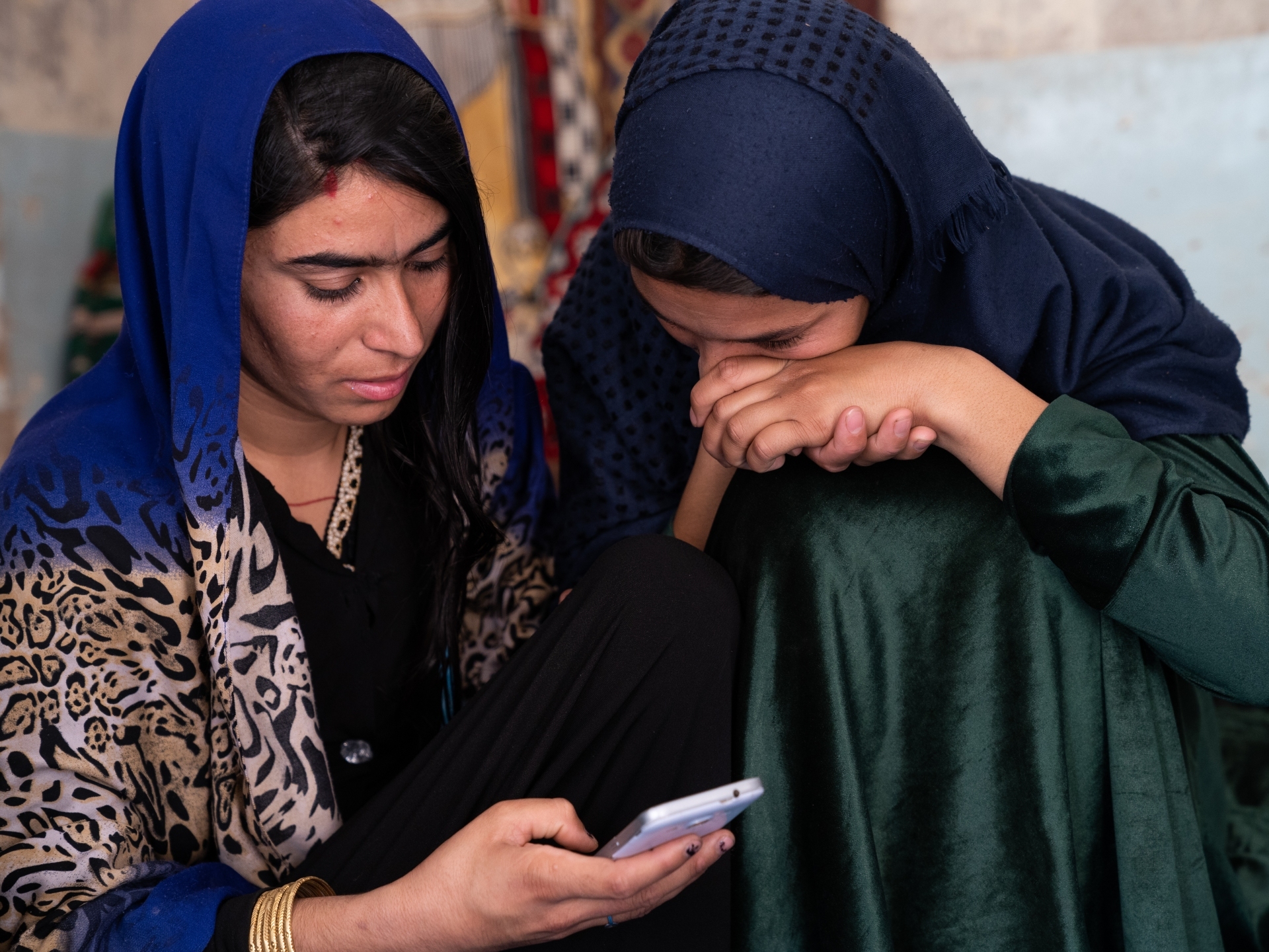 (عکس) افغان‌ها عاشق این تلفن‌همراه هستند