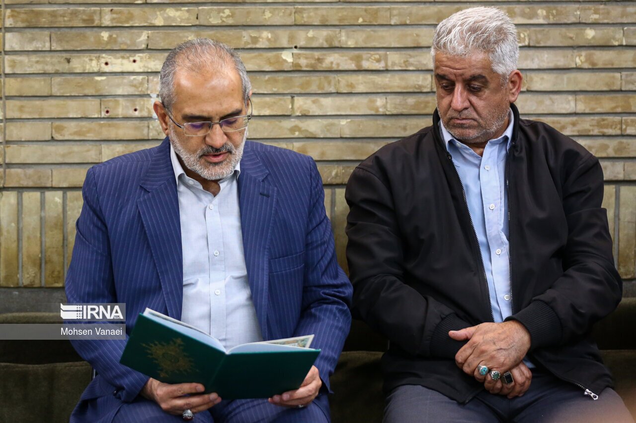 (تصویر) حضور معاون ابراهیم رئیسی در مراسم ختم بازیگر زن معروف