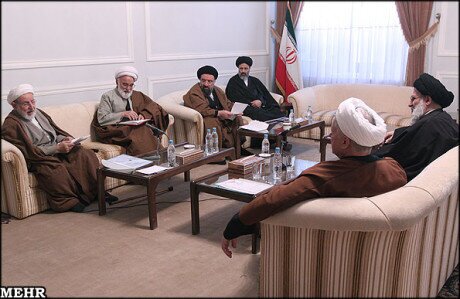 تصاویر دیده نشده از دورهمی آیت الله هاشمی، ابراهیم رئیسی و آملی لاریجانی /محمد یزدی و احمد خاتمی هم بودند