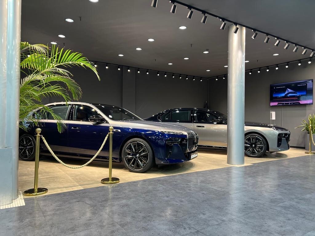 (عکس) اولین BMW سری ۷ ایران با حواله یک ملی‌پوش